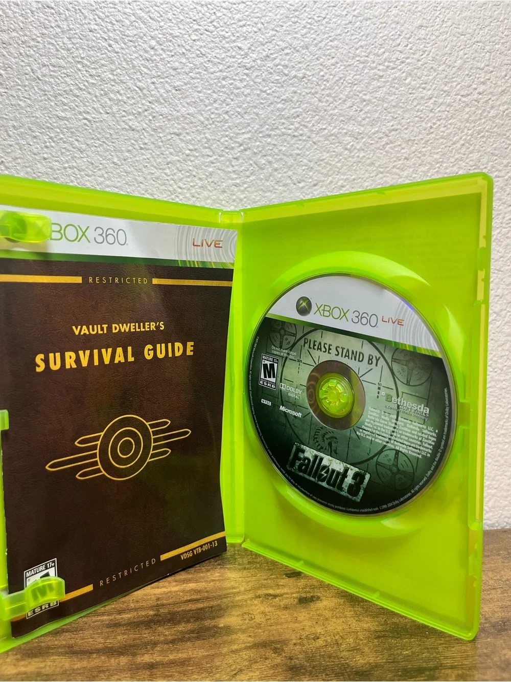 Fallout 3 - Black & Green Game Case and Manuel